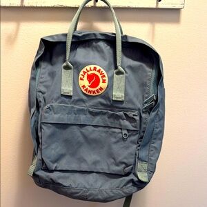 Fjallraven Kanken Classic Backpack for Everyday Green 23510